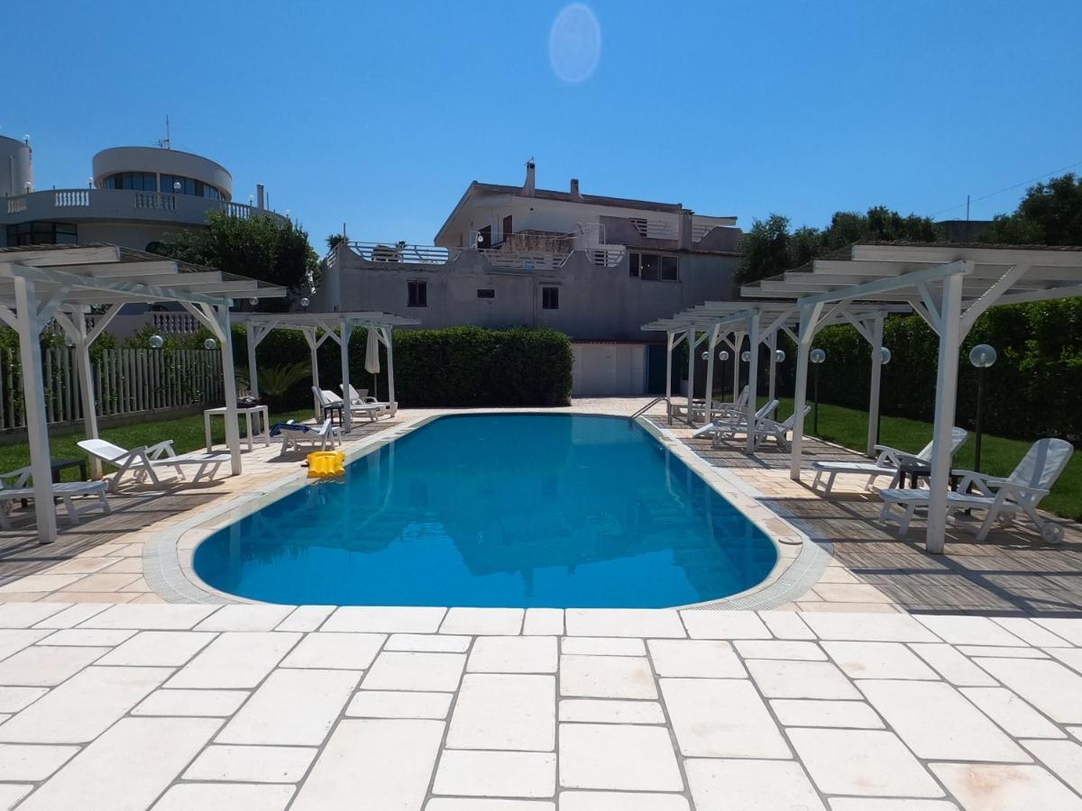 Hotel Falco D'Oro Cisternino Extérieur photo